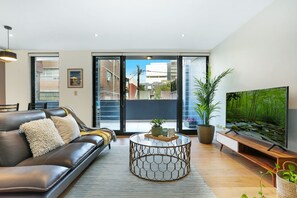 TV - Surry Hills l Two Bedroom l Pet Friendly (City of Sydney)