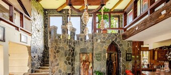 Art Tropical Retreat for Relaxation, Barbecue, and Quality Family Time!"