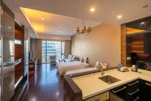Business Suite, Multiple Beds | Private kitchen | Stovetop, paper towels, kitchen islands - Guangzhou Side apartment (Guangzhou)