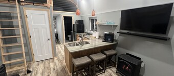 Quaint cozy cabin getaway near Hatcher Pass, Clear Night Cabin A