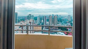 A balcony with a city view, a tiled floor, and a door. - Manila Bay City View Room with Free Pool (Manila)