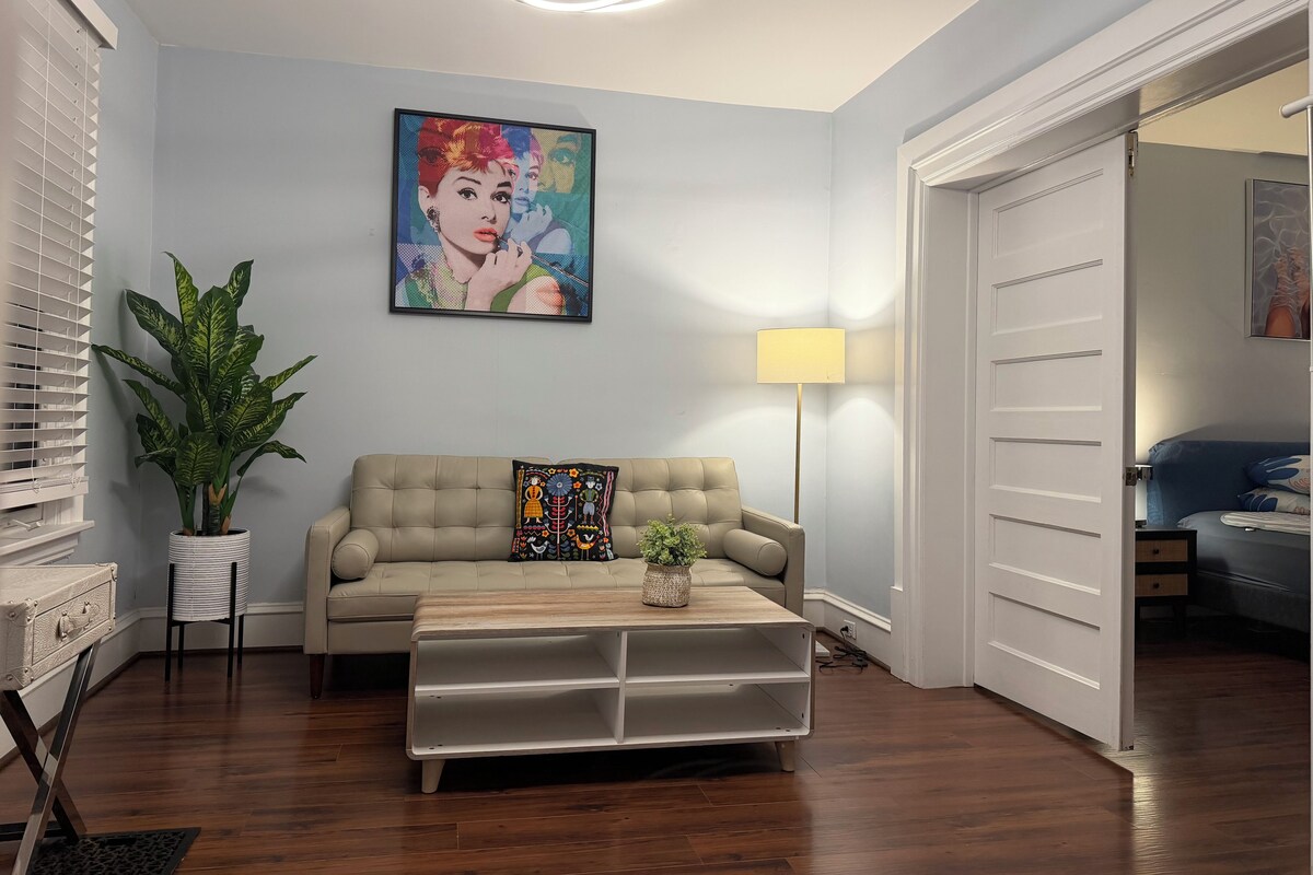 Exclusive Suite, 1 Queen Bed | Desk, soundproofing, WiFi (free)