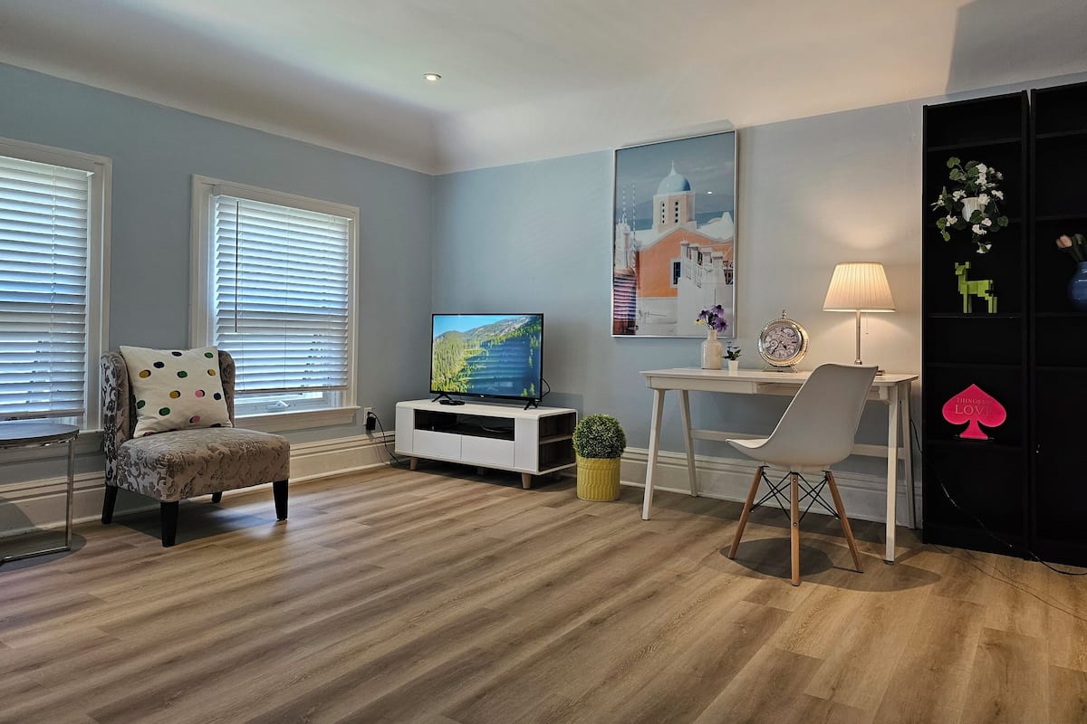 Deluxe Suite | 1 bedroom, desk, soundproofing, free WiFi
