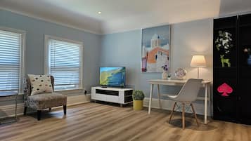 Deluxe Suite | 1 bedroom, desk, soundproofing, free WiFi