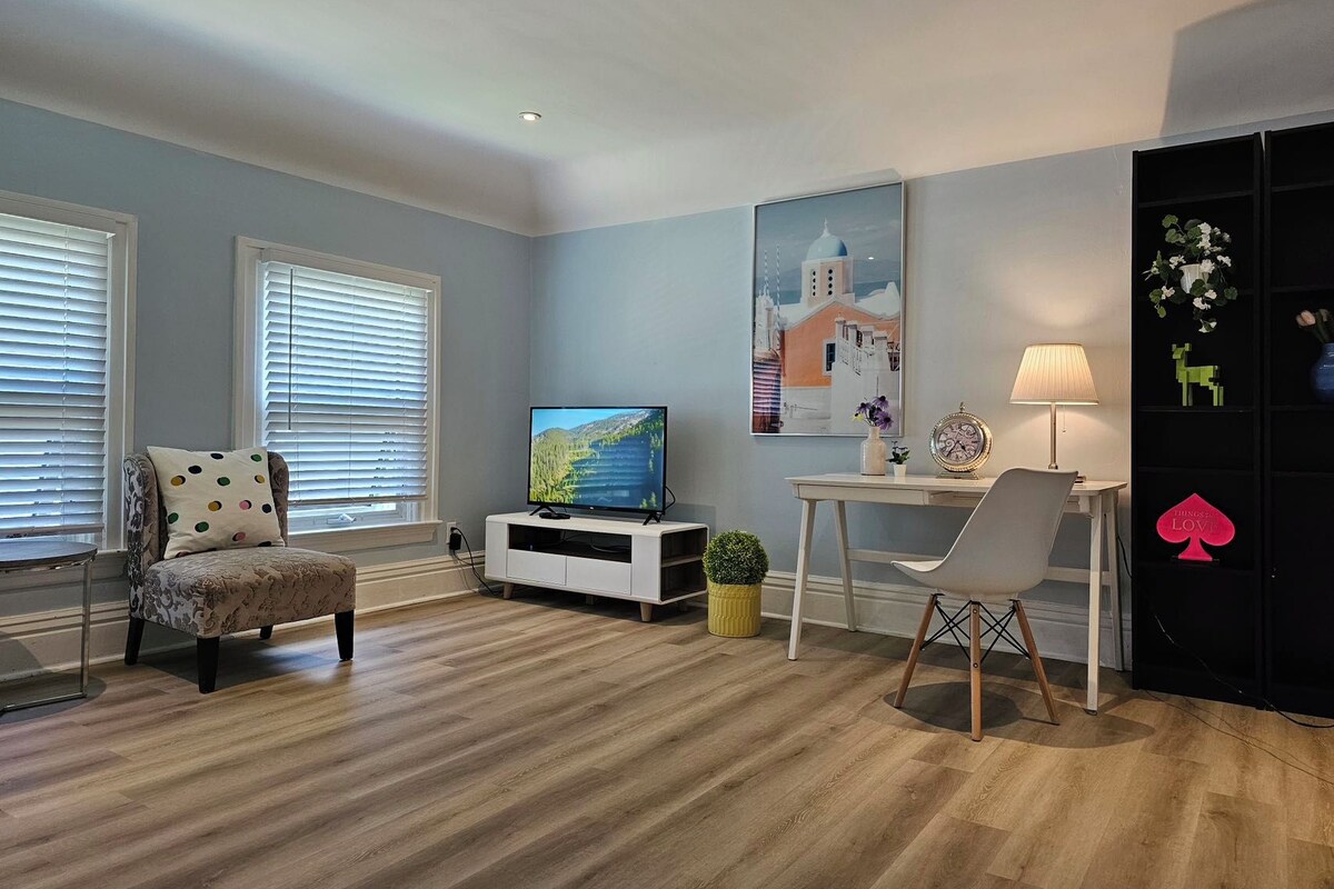 Deluxe Suite, Garden View | Desk, soundproofing, free WiFi