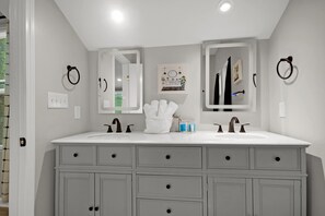 Shower, hair dryer - Near Park Circle, Downtown, & Beaches | Pool Table (Hanahan)