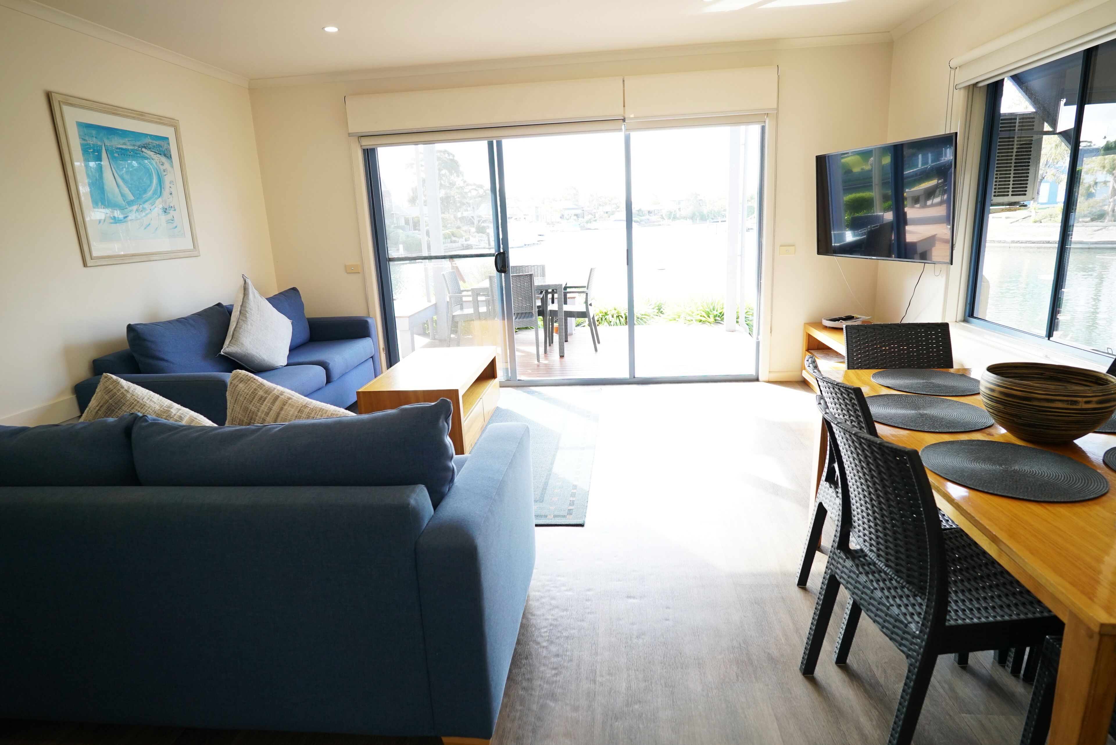 Townhome | Living room | LED TV, Netflix, streaming services