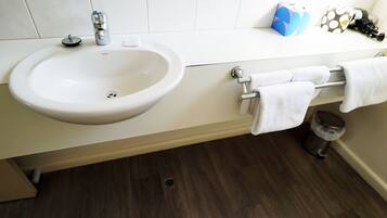 Townhome | Bathroom | Shower, hair dryer, towels, shampoo