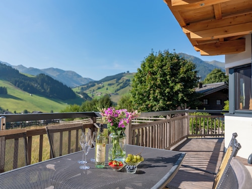 Apartment by the ski slope with sunny terrace