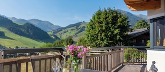 Apartment by the ski slope with sunny terrace