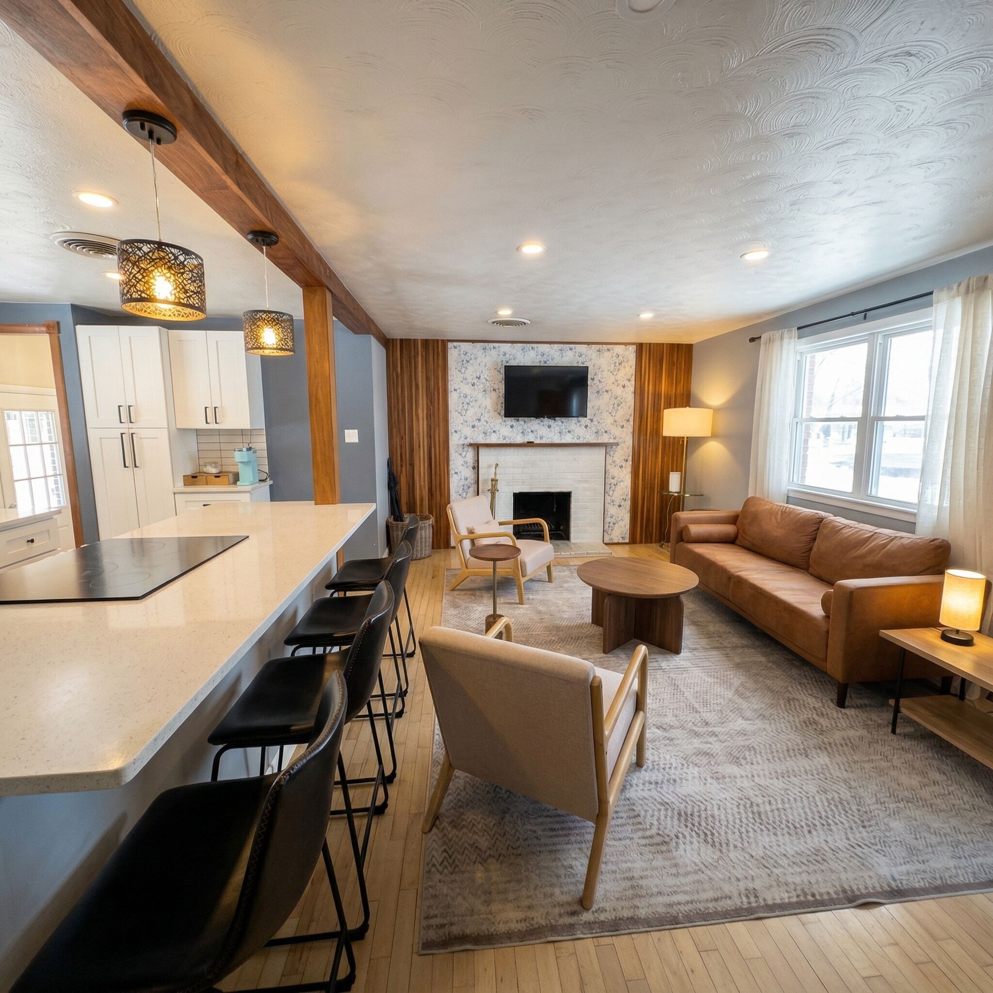 Smart TV, fireplace