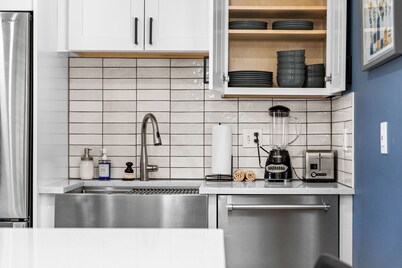 Brickhaus Hangout - Fireplace, Corn Hole, Basketball