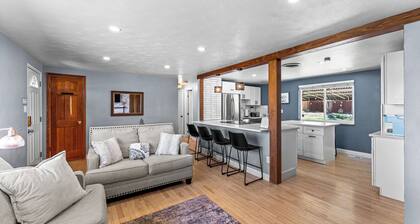 Brickhaus Hangout - Fireplace, Corn Hole, Basketball