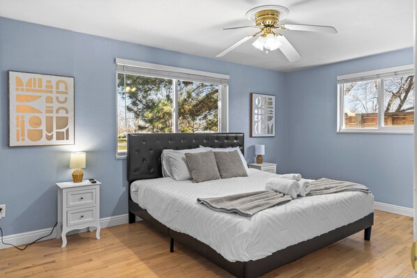 4 bedrooms, desk, iron/ironing board, WiFi