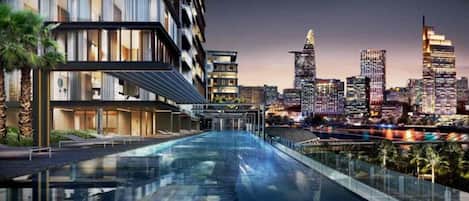 4 bedrooms, Egyptian cotton sheets, premium bedding, down comforters