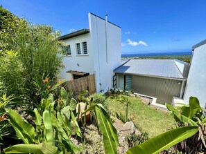 Property grounds - Aloe - Villa Salba. Panoramic view., ** Aloes ** - Villa Salba. Logement de charme idéalement situé (L'Étang-Salé)
