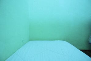 Economy Single Room | Free WiFi, bed sheets