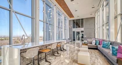 Deluxe Fairfax 1BR w/ Elevator & Pool, nr Bus Stops, by Blueground