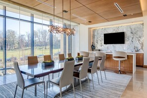 Dining - Exceptional Fairfax 1BR w/ Gym & BBQ Grills, nr Theater, by Blueground (Northern Virginia)