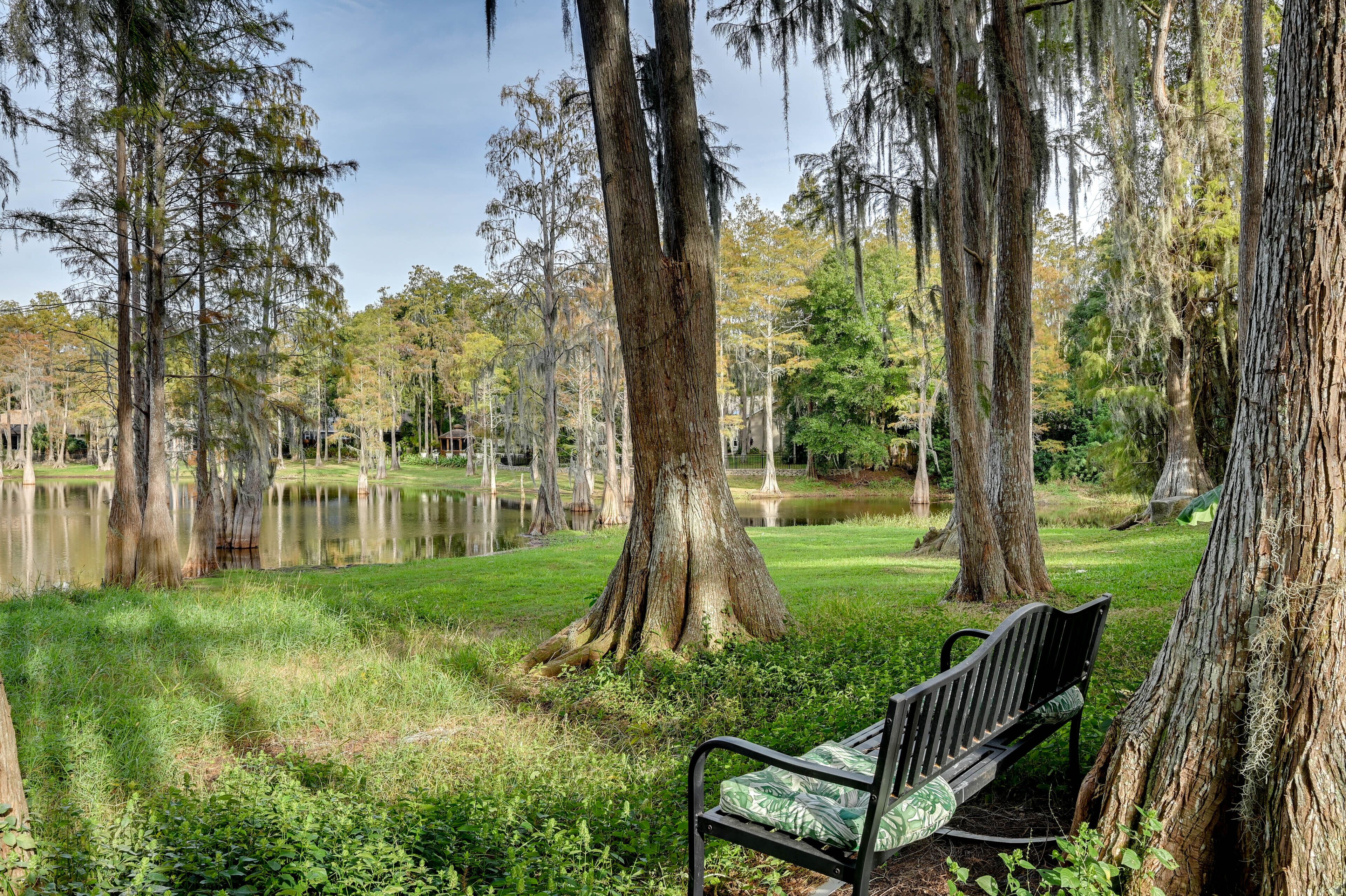 Tampa Townhome w/ Lake Access & Workspace!