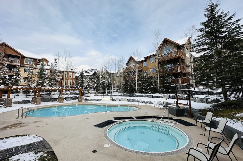 Mountain Retreat - Heated Pool & Hot-tub