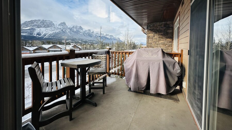 Mountain Retreat - Heated Pool & Hot-tub