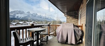 Mountain Retreat - Heated Pool & Hot-tub