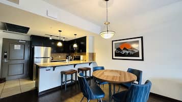 Family Suite | In-room dining
