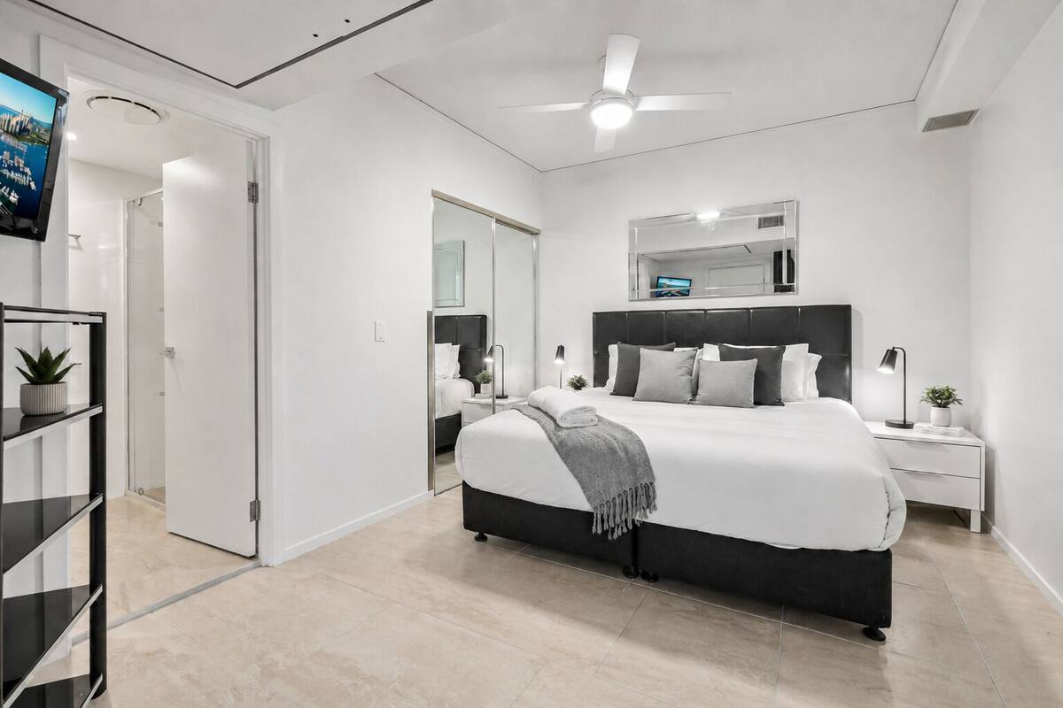 Appartement, 1 chambre, salle de bain privée, vue sur le fleuve | Fer et planche à repasser, accès au Wi-Fi (inclus), décor unique