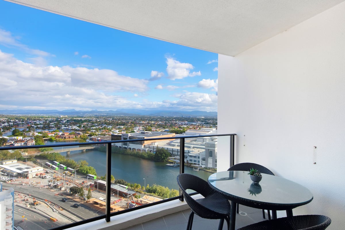 Apartment, 2 Bedrooms | Bathroom | Shower, hair dryer, towels