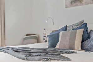 6 sovrum, skrivbord, strykjärn/strykbräda och resesäng