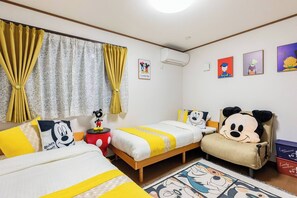 3 bedrooms, desk, iron/ironing board, WiFi - New house_8 min. walk from Koiwa station. Direct access to Narita/Haneda Airport/Shinjuku, close to Asakusa/Akihabara/Disney. (江戸川区)
