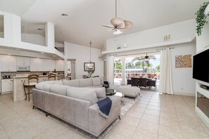 Télévision, chaîne hi-fi