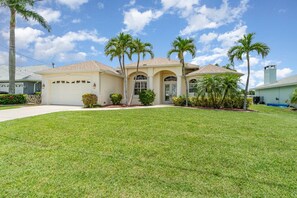 Exterior - Villa Bonaire: Tranquil Escape w/ Pool & BBQ (Cape Coral)