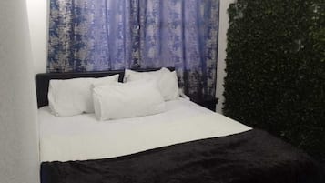 Deluxe Apartment | 1 bedroom, iron/ironing board, free WiFi