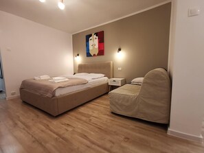1 bedroom, iron/ironing board, WiFi, bed sheets - Aldira Studio Arena Nationala (București)