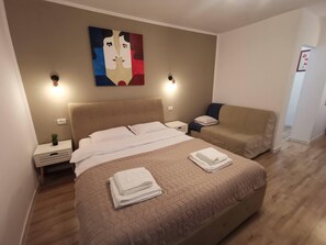 1 bedroom, iron/ironing board, WiFi, bed sheets - Aldira Studio Arena Nationala (București)