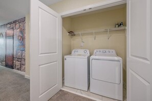 Interior - Charming Home, Ideal Location, Spacious, Game Room (Kissimmee)