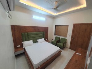 Deluxe Room | Individually furnished, free WiFi