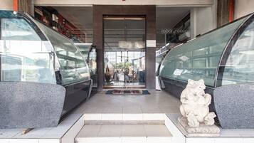 Pintu masuk properti