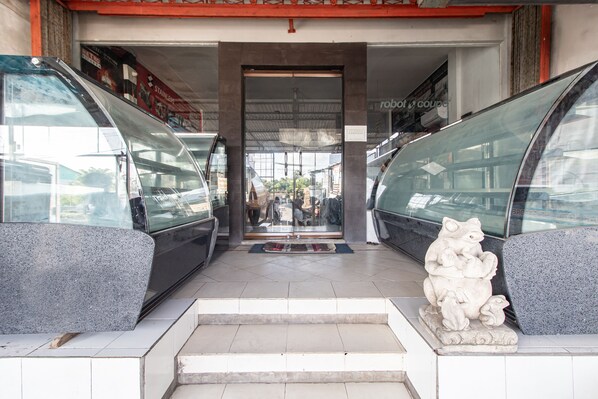 Property entrance - OYO 93433 Bunk Bed Bali (Denpasar)