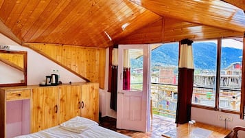 Family Valley view Room with Balcony | Blick auf die Berge