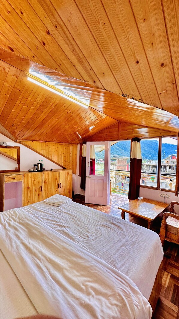 Family Valley view Room with Balcony | Mountain view - Hotel Manu Vatika Manali (Manali)
