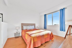 1 bedroom, iron/ironing board, WiFi, bed sheets - Le Marine vue mer avec joli terrasse (Cannes)