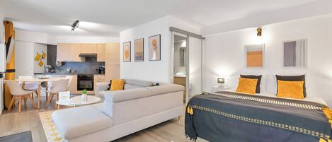 Fer et planche Ă repasser, accĂšs Ă Internet, literie fournie