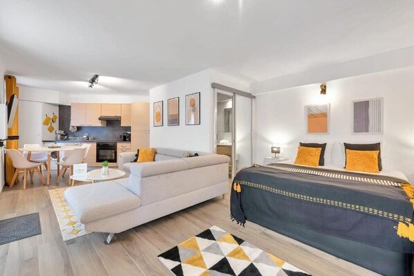 Iron/ironing board, internet, bed sheets