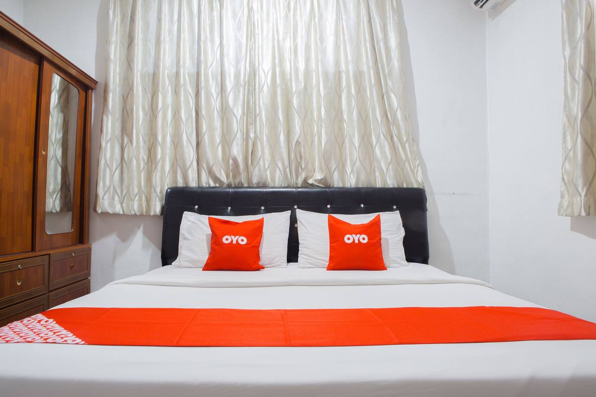 Kamar Double Deluks, 1 Tempat Tidur King | Ruang kerja ramah laptop, Wi-Fi gratis, dan seprai linen