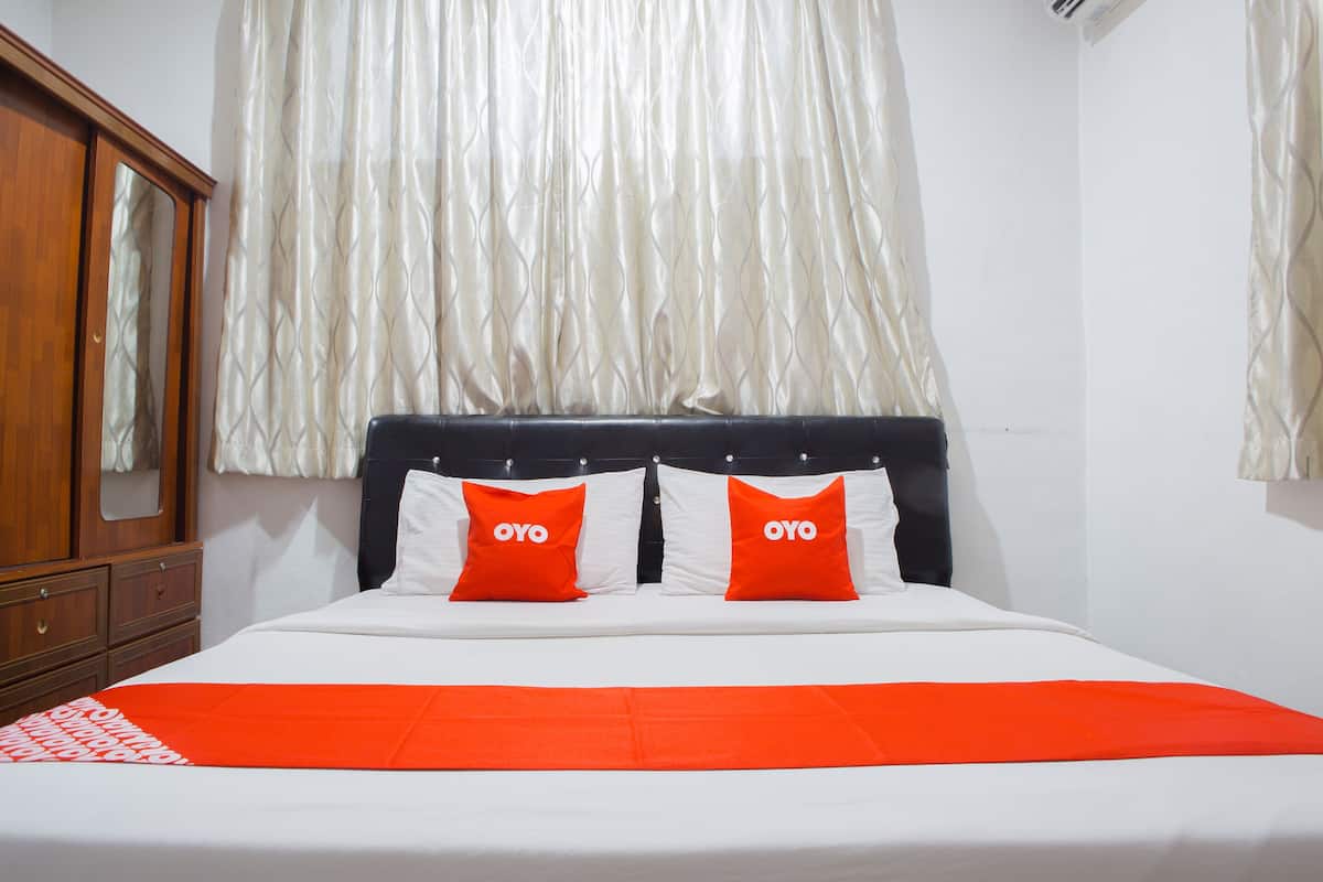 Deluxe Double Room, 1 King Bed | 1 bedroom, laptop workspace, free WiFi, bed sheets