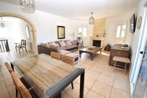 TV, fireplace - Casa Robyn Javea - 5022-2 (8p) (Javea / Xàbia)