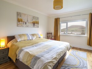 4 habitaciones, decoración personalizada y muebles diferentes 